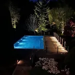 La Claire Fontaine, Logis &