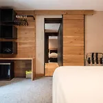 Szálloda La Claire Fontaine, Logis & 4*
