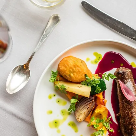 Hostellerie La Claire Fontaine, Logis Hotels & Spa Отель Ла-Рош-ан-Арден