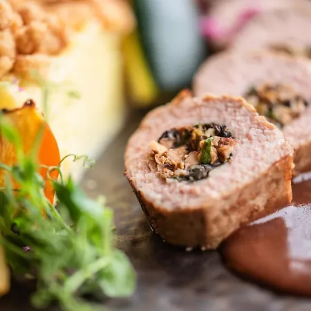 ホテル La Claire Fontaine, Logis &