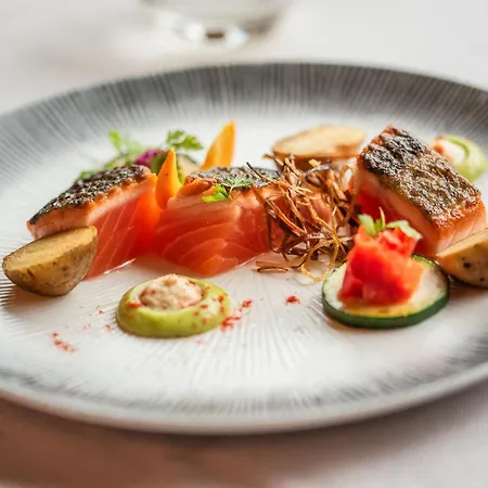 Hostellerie La Claire Fontaine, Logis Hotels & Spa 4*