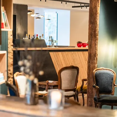 La Claire Fontaine, Logis & ホテル 4*