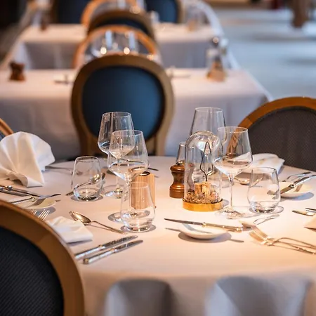 Hotel La Claire Fontaine, Logis & 4*