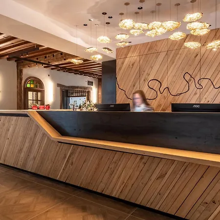 La Claire Fontaine, Logis & 4* La-Roche-en-Ardenne