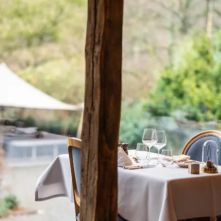 La Claire Fontaine, Logis &