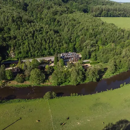La Claire Fontaine, Logis & Included Otel