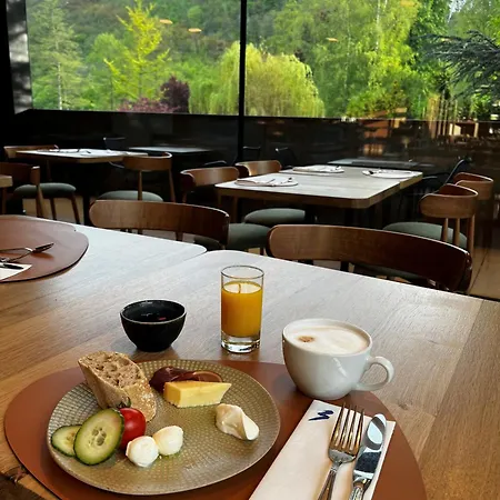Отель Hostellerie La Claire Fontaine, Logis Hotels & Spa Ла-Рош-ан-Арден