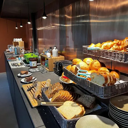 La Claire Fontaine, Logis & ホテル 4*