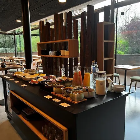 La Claire Fontaine, Logis & Hotel 4*