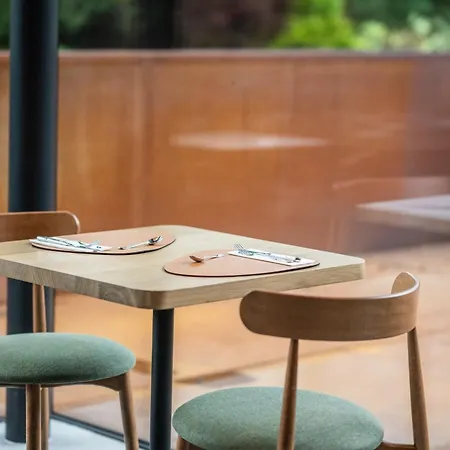 La Claire Fontaine, Logis & ホテル