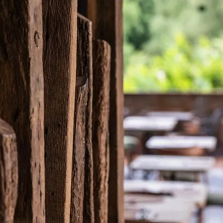Hostellerie La Claire Fontaine, Logis Hotels & Spa Ла-Рош-ан-Арден