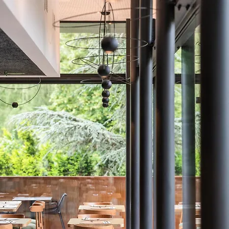 Hotel La Claire Fontaine, Logis & 4*