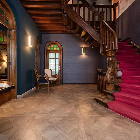 Hostellerie La Claire Fontaine, Logis Hotels & Spa Included 4*