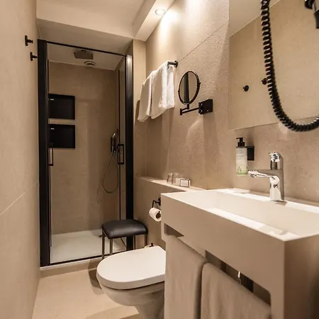 Logis De La Claire Fontaine 4*