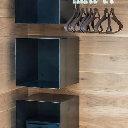 La Claire Fontaine, Logis & Hotel 4*