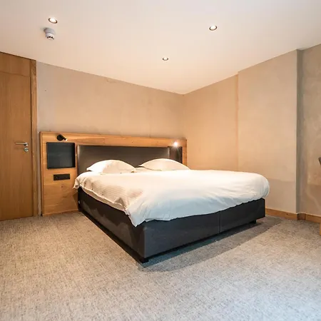 La Claire Fontaine, Logis & 4*