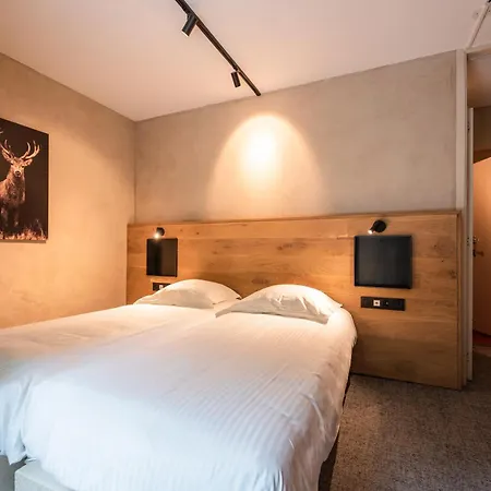 La Claire Fontaine, Logis &