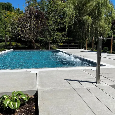 La Claire Fontaine, Logis & فندق