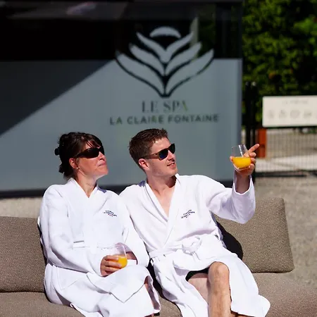 ホテル La Claire Fontaine, Logis & 4*