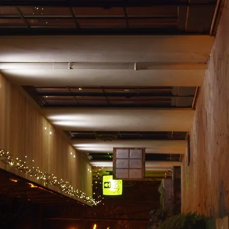 ホテル La Claire Fontaine, Logis &