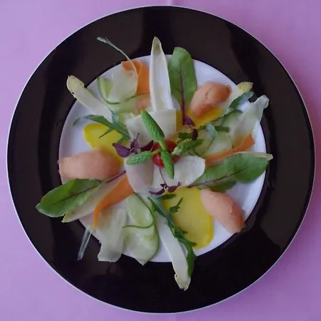 ホテル La Claire Fontaine, Logis &