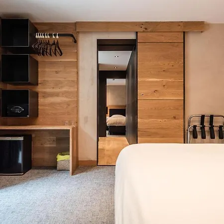 Otel La Claire Fontaine, Logis & Included 4*