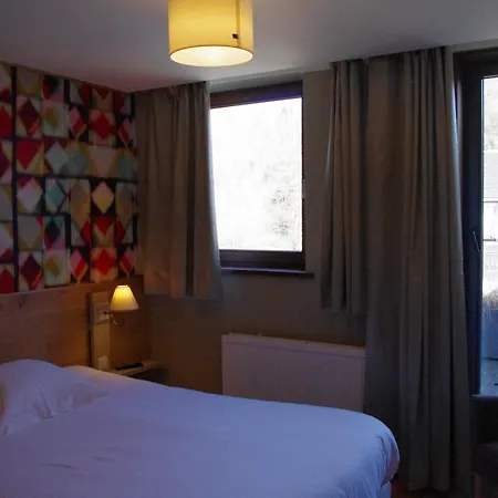 La Claire Fontaine, Logis & Included Otel