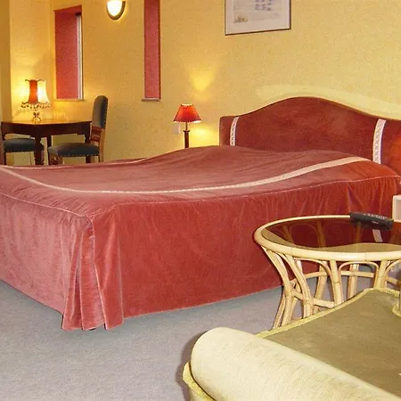 La Claire Fontaine, Logis & La-Roche-en-Ardenne