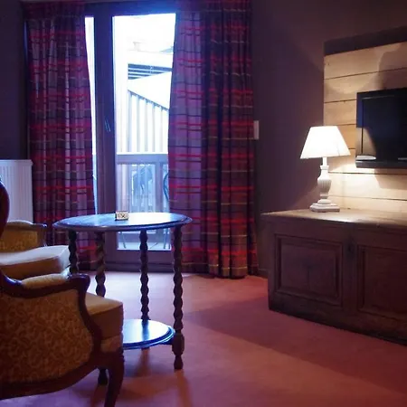 Hotel Logis De La Claire Fontaine
