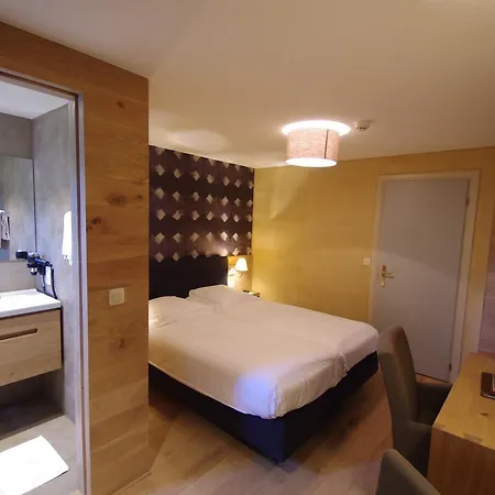 Hotel La Claire Fontaine, Logis &