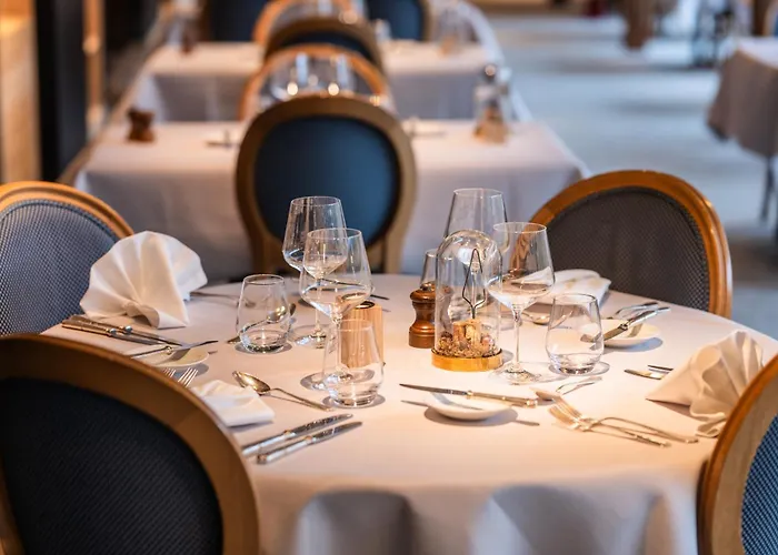 Otel La Claire Fontaine, Logis & 4*