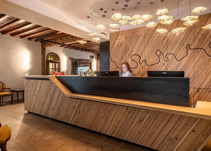 La Claire Fontaine, Logis & 4* La-Roche-en-Ardenne