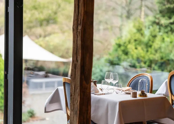 La Claire Fontaine, Logis &