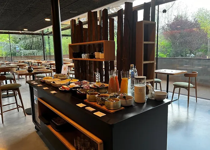 La Claire Fontaine, Logis & Otel 4*