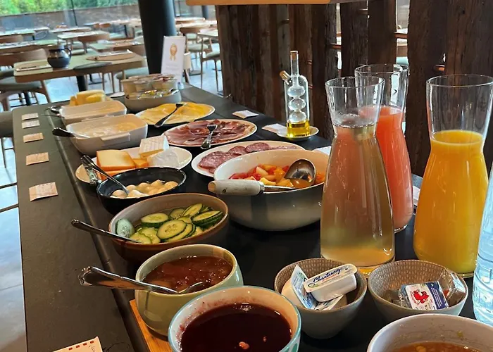 Otel La Claire Fontaine, Logis &