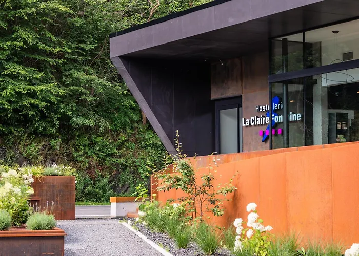 La Claire Fontaine, Logis &