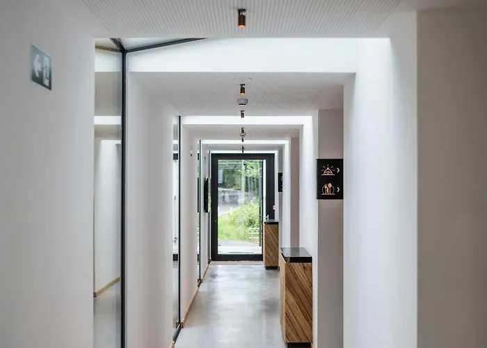 Otel La Claire Fontaine, Logis &