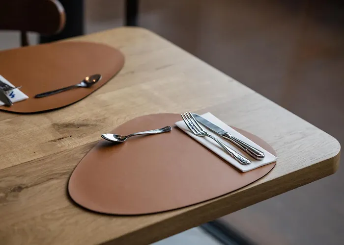 La Claire Fontaine, Logis &