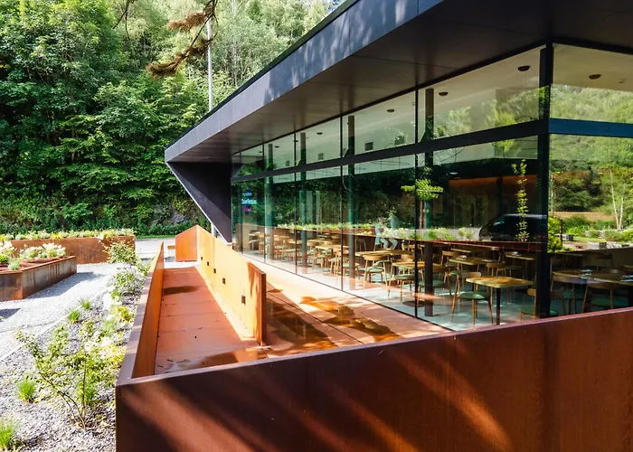 La Claire Fontaine, Logis & Otel