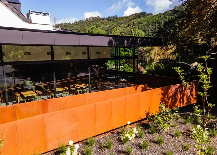 Otel La Claire Fontaine, Logis &