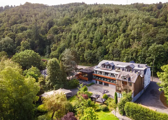 Otel La Claire Fontaine, Logis &