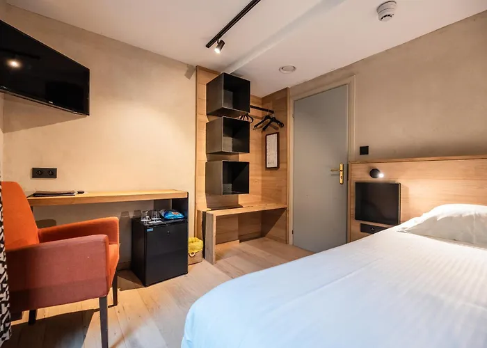 Otel La Claire Fontaine, Logis & 4*