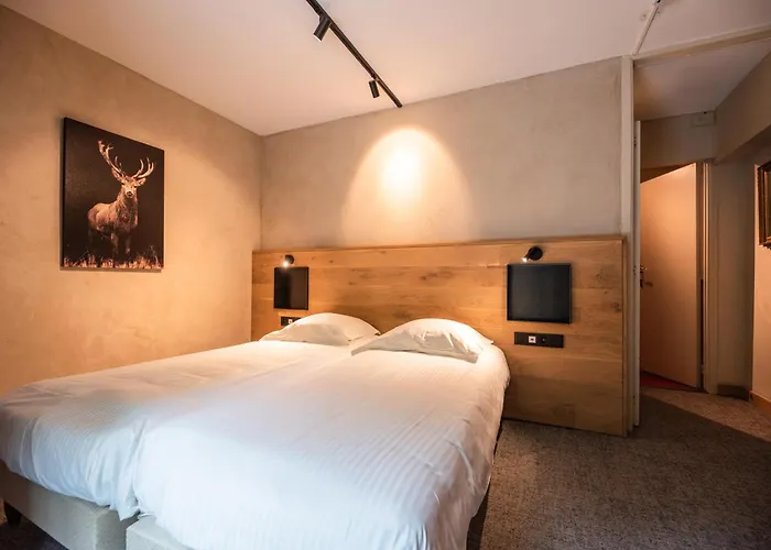 La Claire Fontaine, Logis &