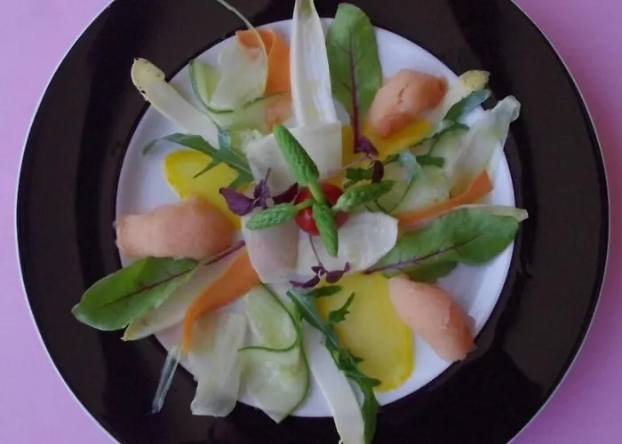 Otel La Claire Fontaine, Logis &