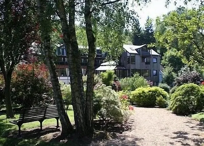 La Claire Fontaine, Logis &